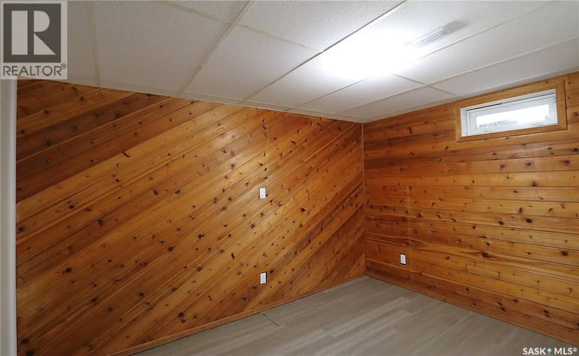 910 Devonshire Drive N — photo 28 of 37