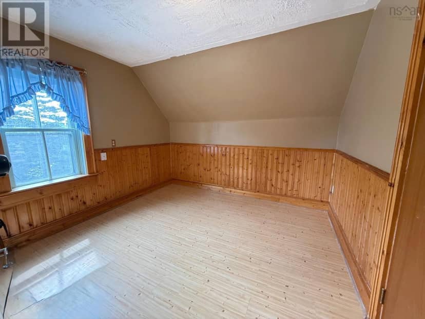 22 Hogg Lane — photo 17 of 40