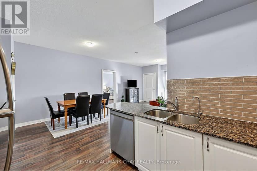 210 - 161 Wellington Street E — photo 13 of 31