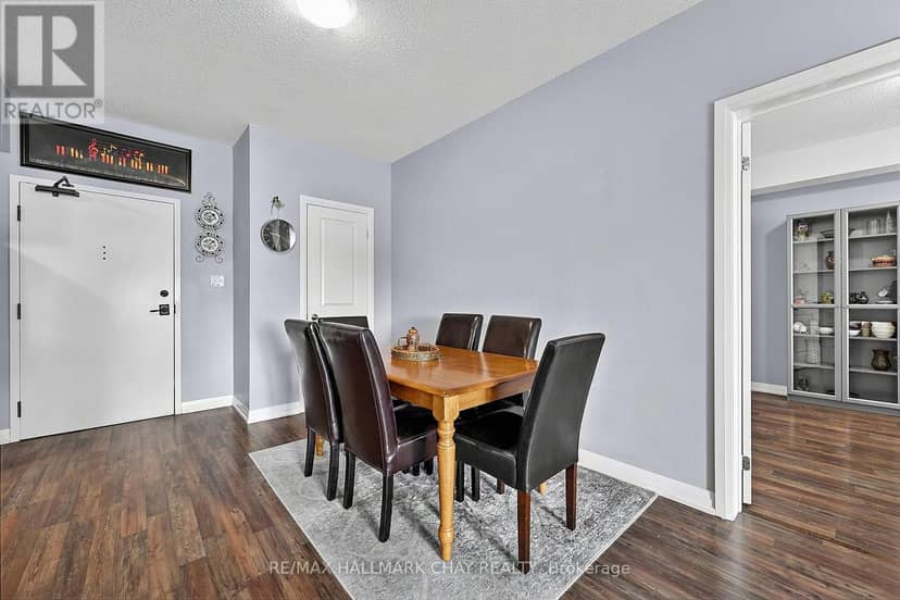 210 - 161 Wellington Street E — photo 14 of 31