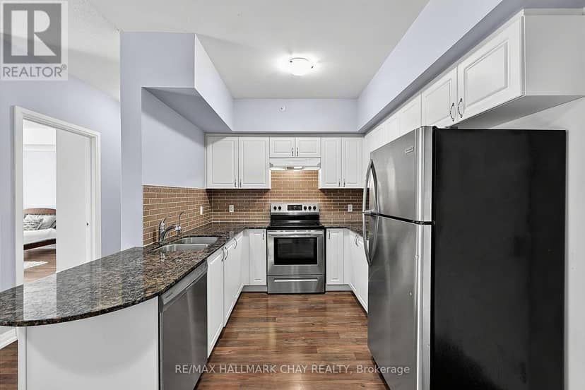 210 - 161 Wellington Street E — photo 9 of 31