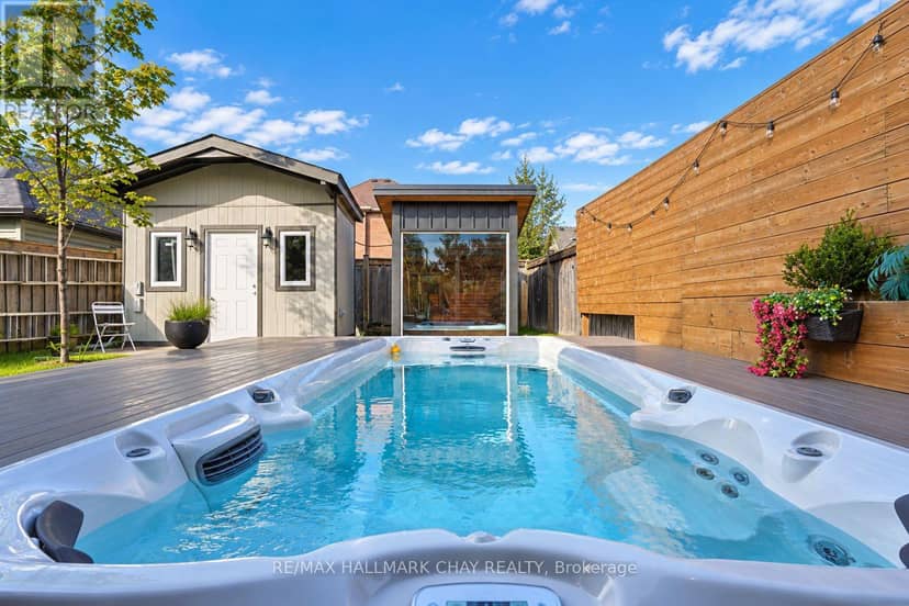 2199 Dawson Crescent — photo 4 of 30