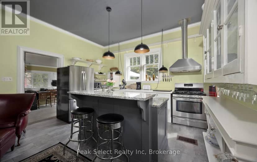 220 Elgin Street E — photo 10 of 40