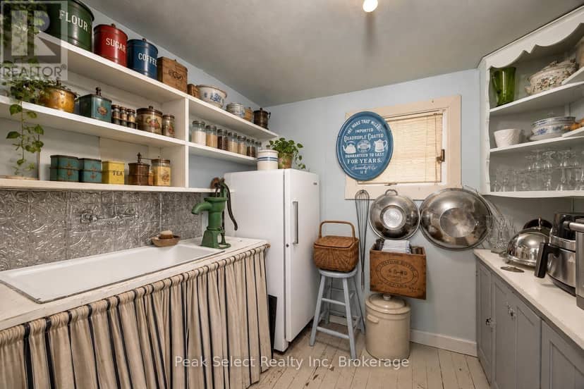 220 Elgin Street E — photo 13 of 40