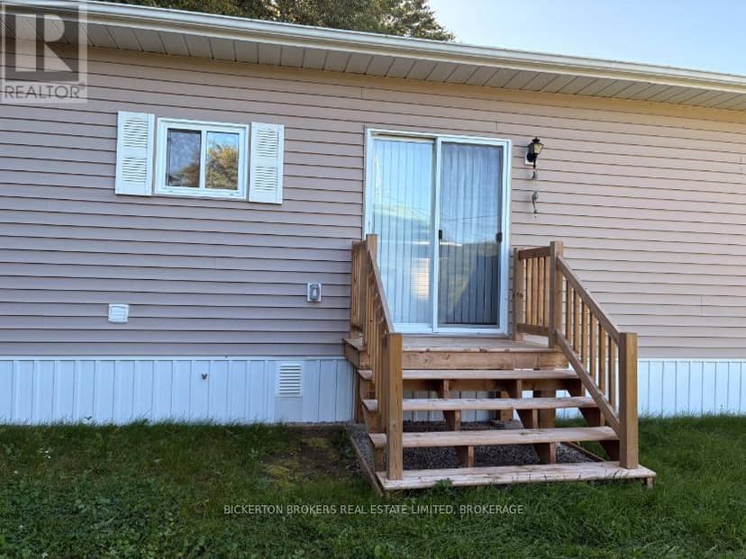 5 Pine Ridge Village - Hwy 32 Highway, Leeds and the Thousand Islands, photo 3