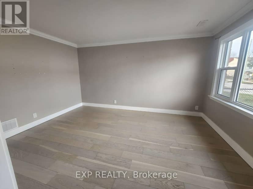 780 Oxford Street — photo 2 of 20