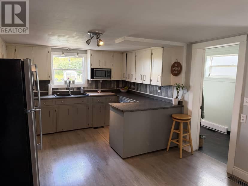 255 Dickie Rd — photo 16 of 33