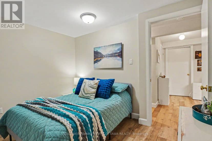 6 Bathurst Road — photo 29 of 33