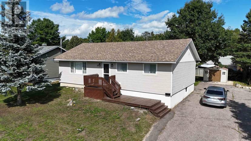 39 Blackwell RD, Elliot Lake, photo 2