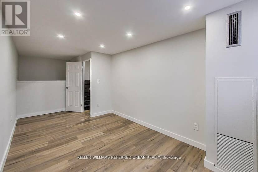1215 - 11 Wincott Drive — photo 13 of 39