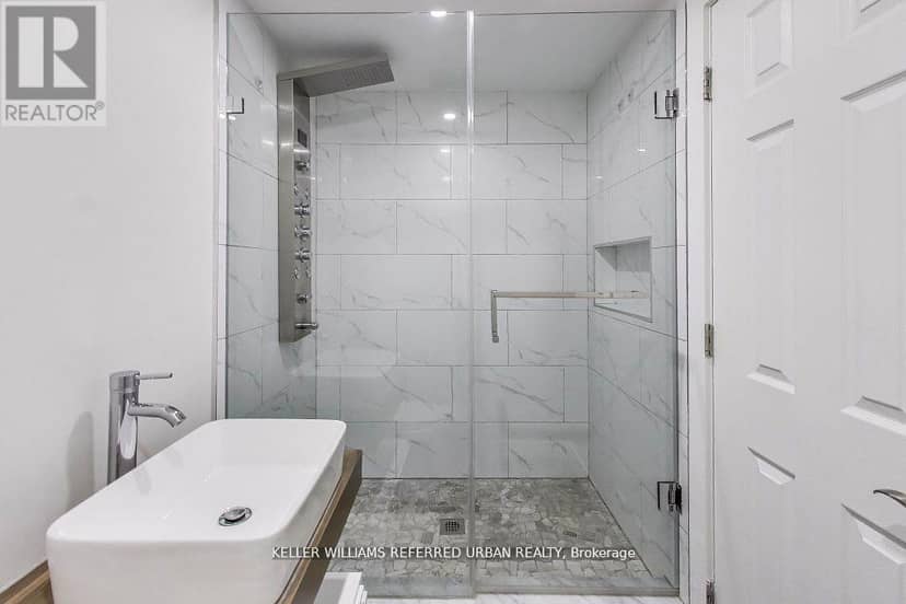 1215 - 11 Wincott Drive — photo 15 of 39