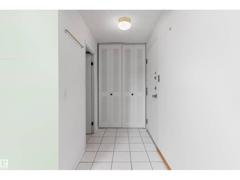 #1201 8220 Jasper Av NW, Edmonton, photo 2