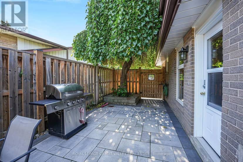 16 Lockton Crescent — photo 39 of 40