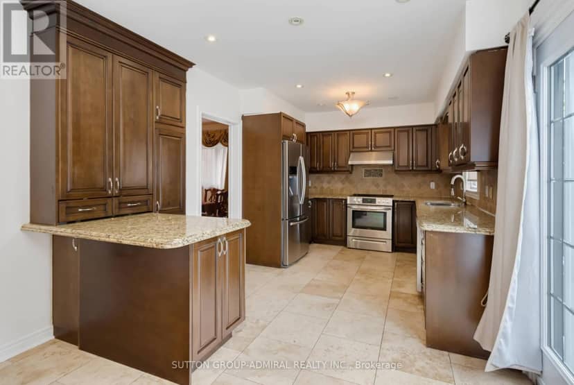 27 Pine Hollow Crescent — photo 12 of 31