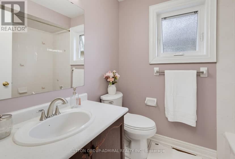 27 Pine Hollow Crescent — photo 22 of 31