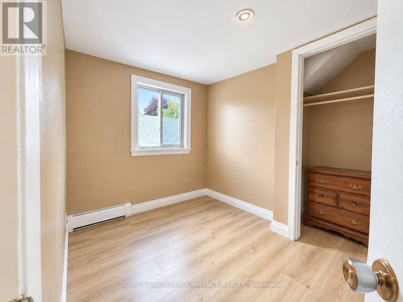 271-267 Twelfth Street W — photo 14 of 16