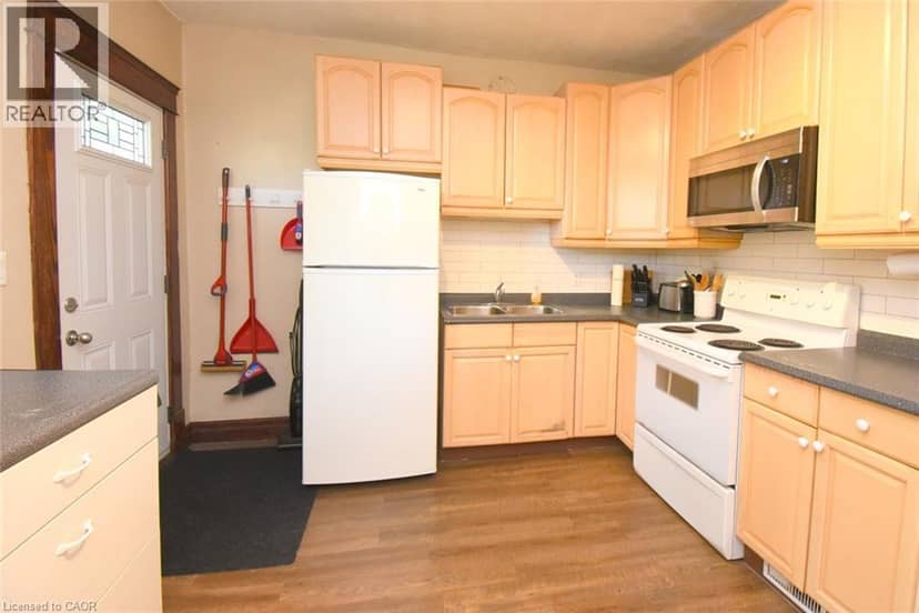 734 KING Street W — photo 12 of 40