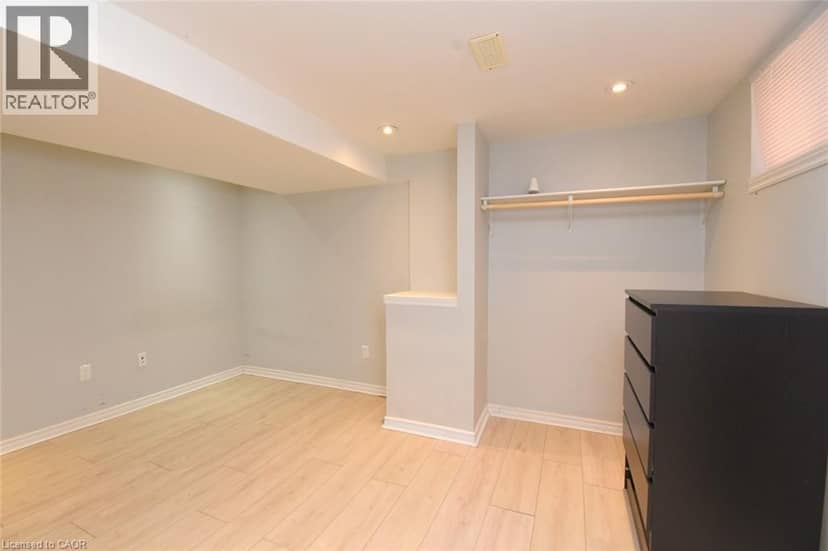 734 KING Street W — photo 33 of 40
