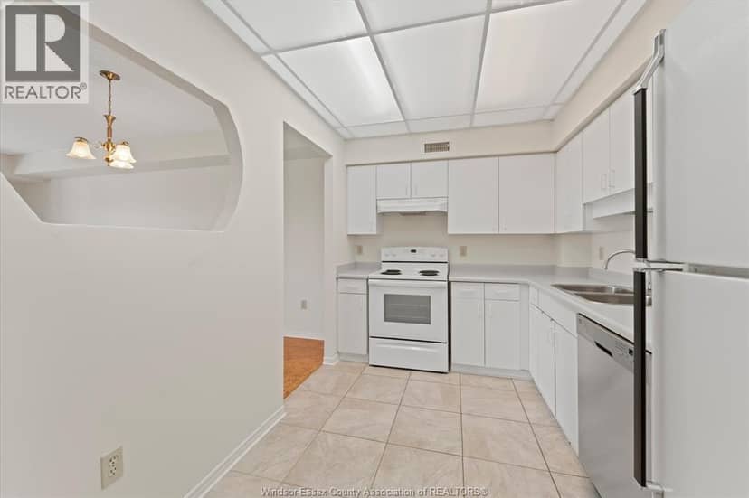 3855 Southwinds DRIVE Unit# 702 — photo 8 of 40