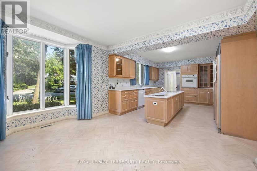 2 Chieftain Crescent — photo 17 of 40