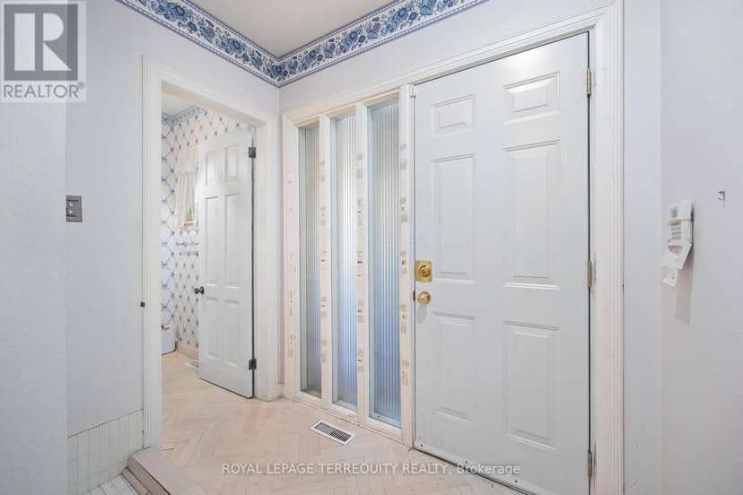 2 Chieftain Crescent — photo 29 of 40
