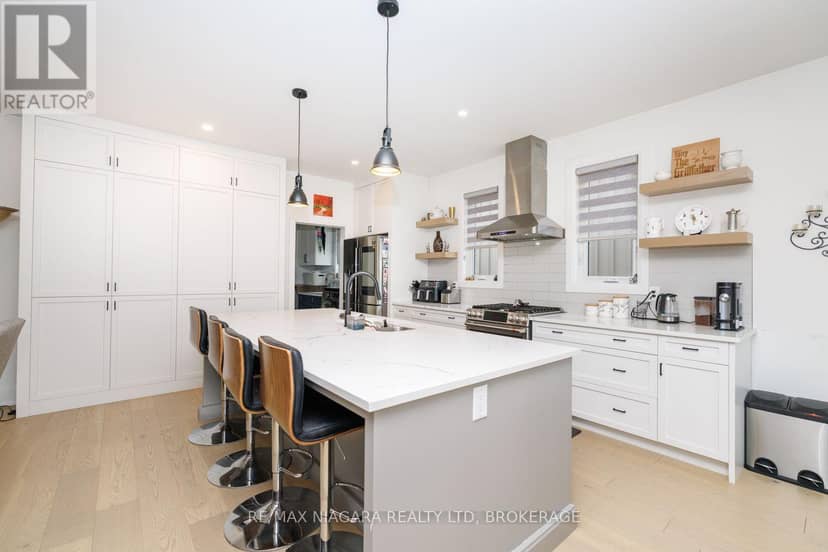 3603 Canfield Crescent — photo 11 of 40