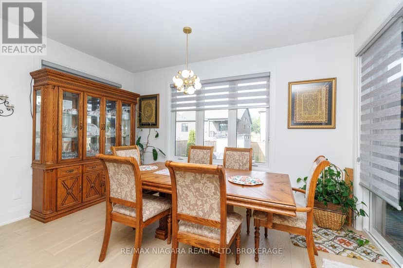 3603 Canfield Crescent — photo 12 of 40