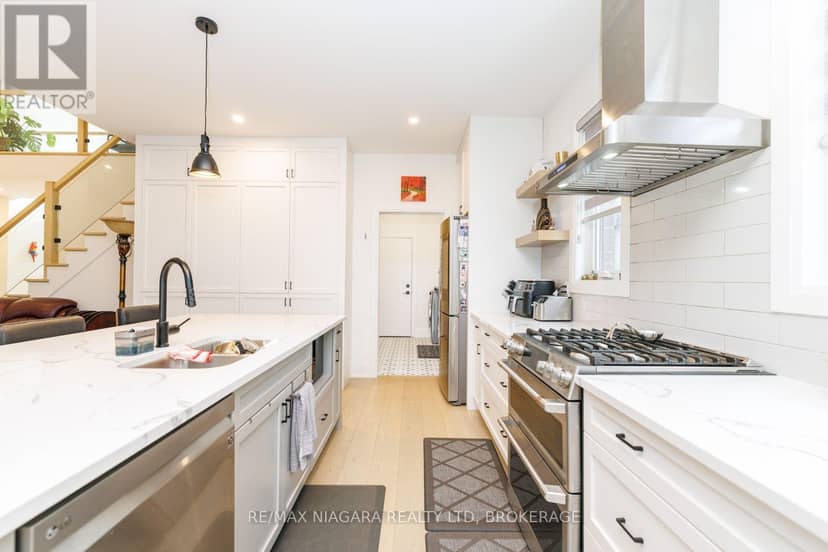 3603 Canfield Crescent — photo 14 of 40