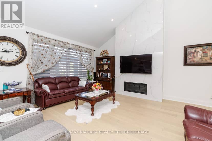 3603 Canfield Crescent — photo 8 of 40
