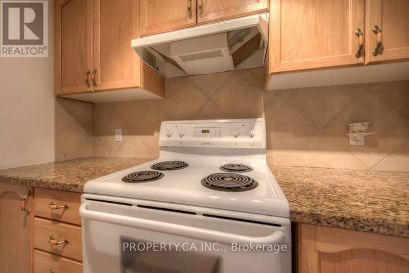 301 - 778 Sheppard Avenue W — photo 11 of 17