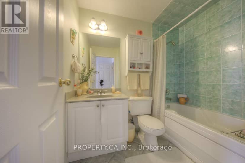 301 - 778 Sheppard Avenue W — photo 16 of 17