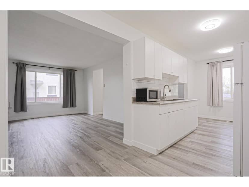 238 Primrose Gardens Gd NW — photo 10 of 35