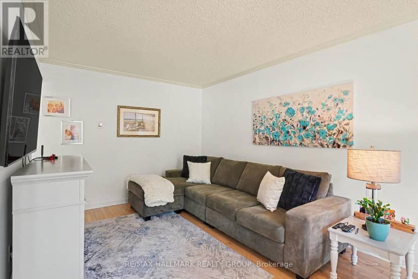 24 Garden Avenue — photo 6 of 31