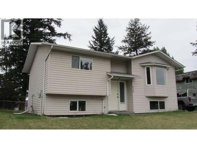 229 ELM AVENUE, 100 Mile House