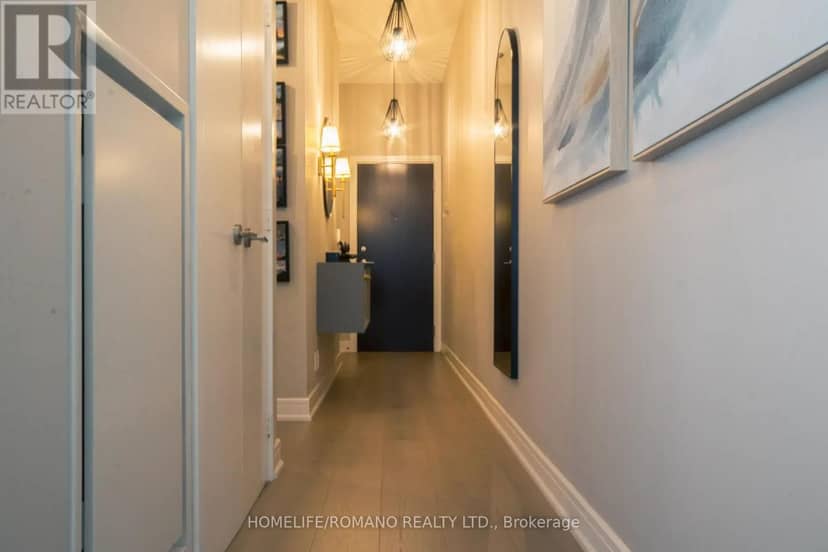 535 - 112 George Street — photo 4 of 17