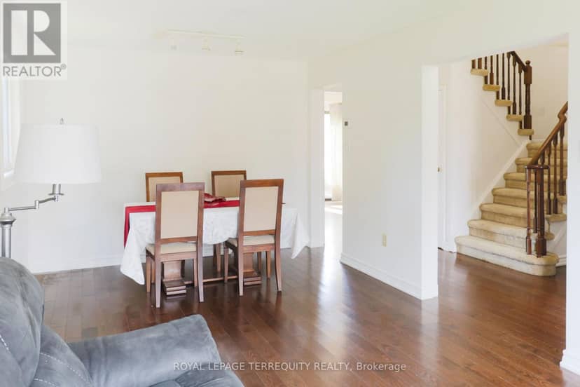104 Gates Crescent — photo 3 of 12