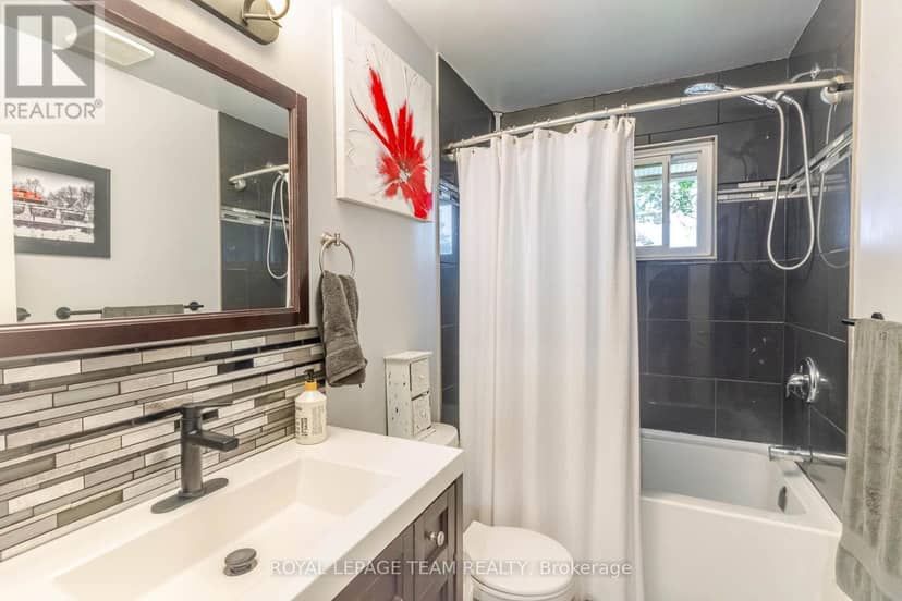 107 Peacock Crescent — photo 19 of 40