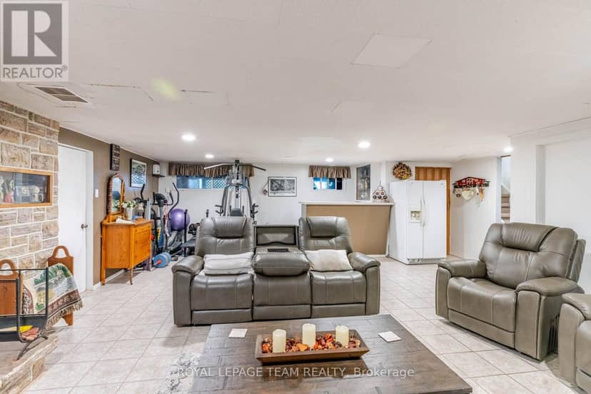 107 Peacock Crescent — photo 38 of 40