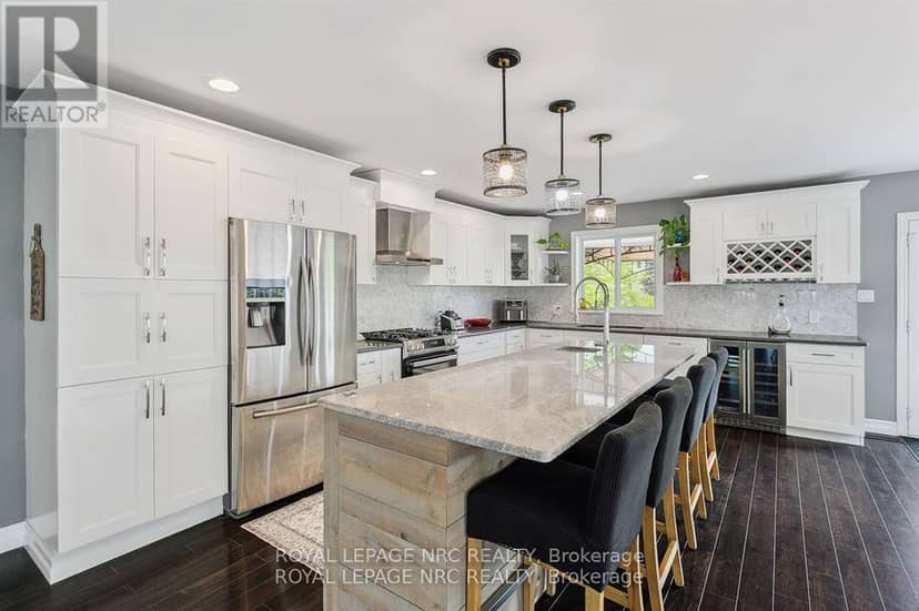 5240 Marcel Crescent — photo 11 of 40