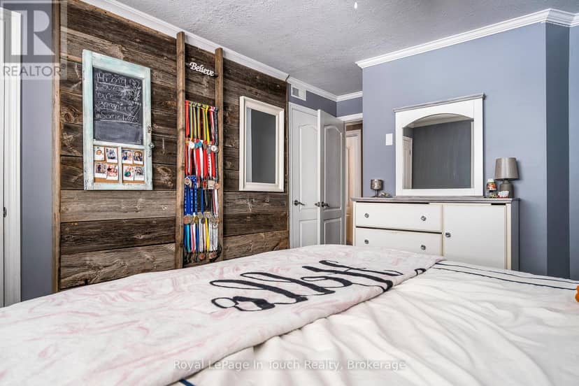8 Tiny Beaches Road S — photo 24 of 40
