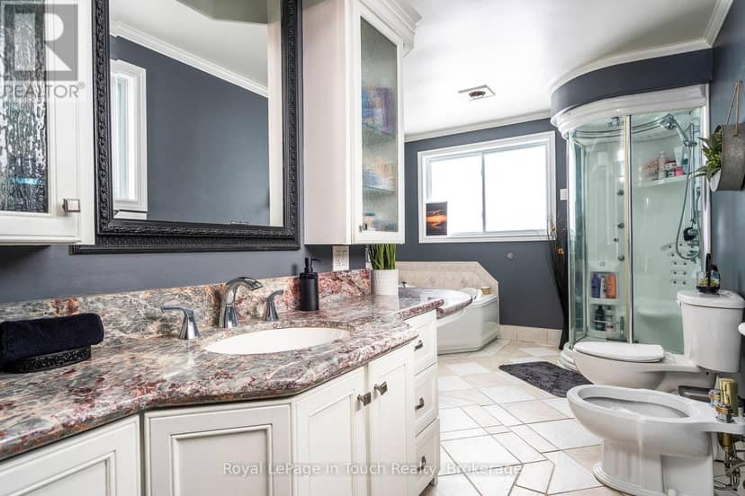 8 Tiny Beaches Road S — photo 18 of 40