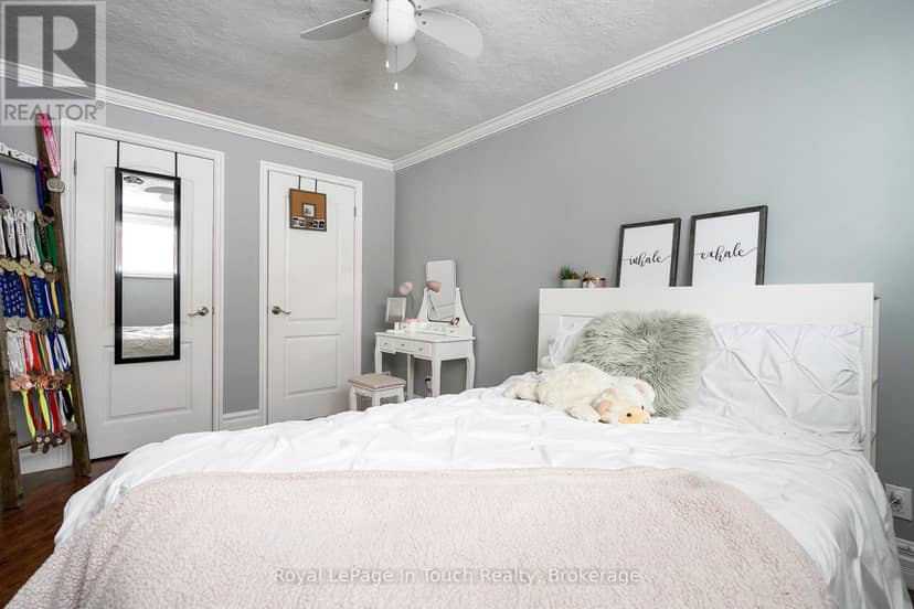 8 Tiny Beaches Road S — photo 20 of 40