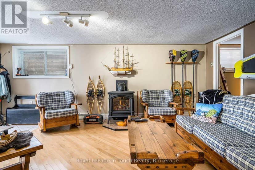 8 Tiny Beaches Road S — photo 37 of 40