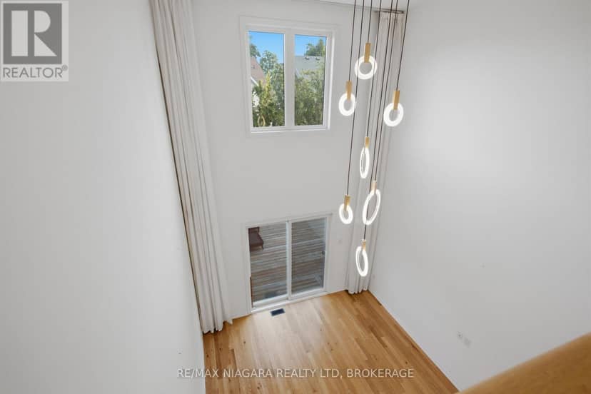 12 George Manor — photo 10 of 33