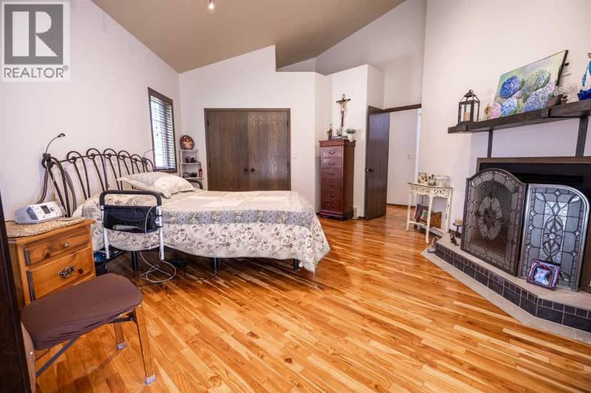 7402 61 Street — photo 25 of 40