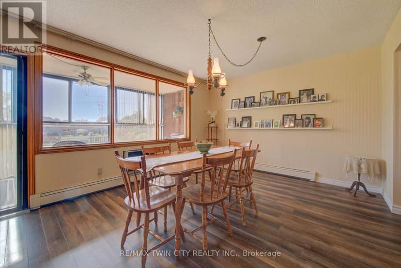 205 - 380 Champlain Boulevard — photo 14 of 33