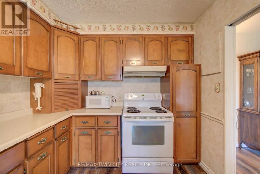 205 - 380 Champlain Boulevard — photo 18 of 33