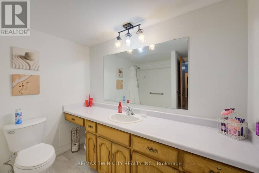 205 - 380 Champlain Boulevard — photo 21 of 33