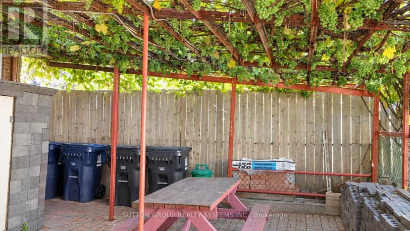1139 Dovercourt Road — photo 18 of 20
