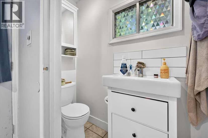 614 23 Avenue SW — photo 18 of 40
